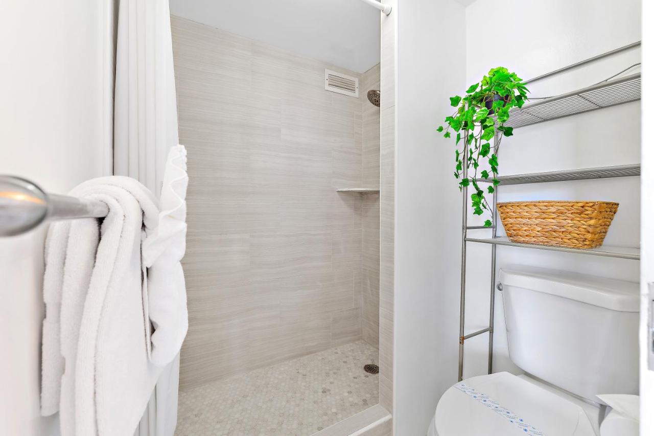 Beautiful Studio In The Heart Of Vibrant Waikiki Honolulu Eksteriør billede